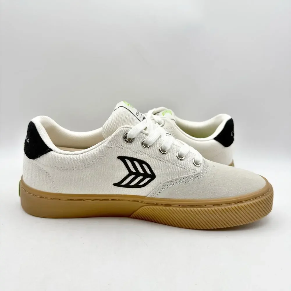 Cariuma Womens Naioca Pro Skate Low Sneakers US 8.5 White Black Canvas Suede NIB